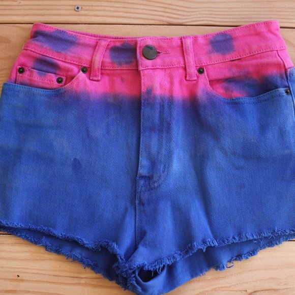 Urban Outfitters Tye-Dye Cheeky High-Rise Shorts - Picture 4 of 5